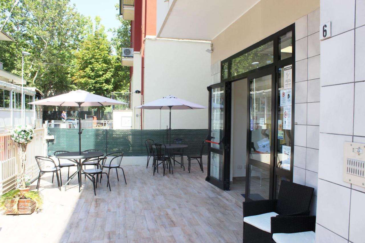 Hotel Luna Rimini Kültér fotó