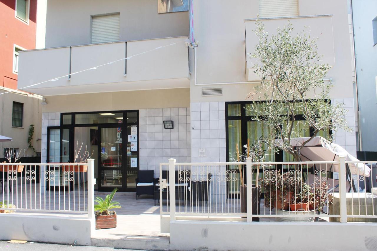 Hotel Luna Rimini Kültér fotó