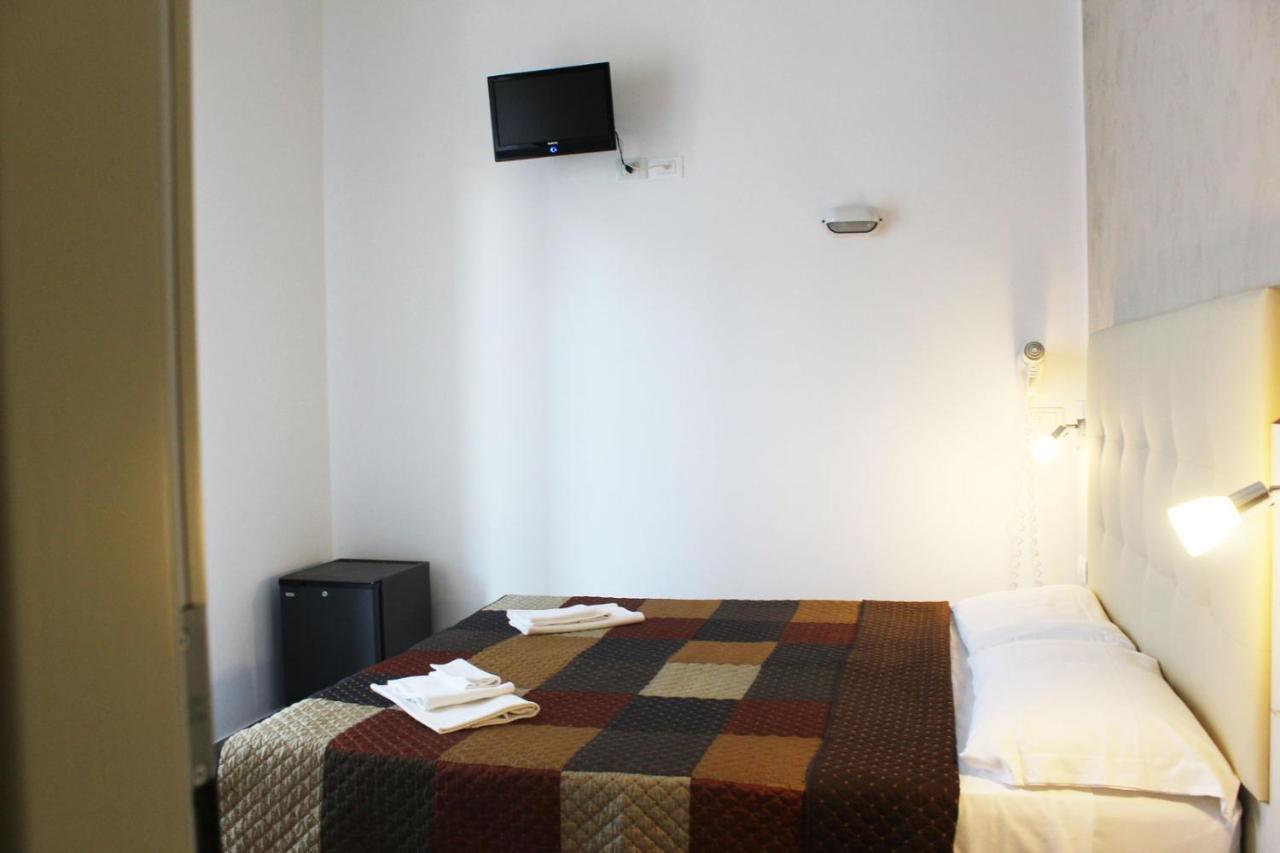 Hotel Luna Rimini Kültér fotó