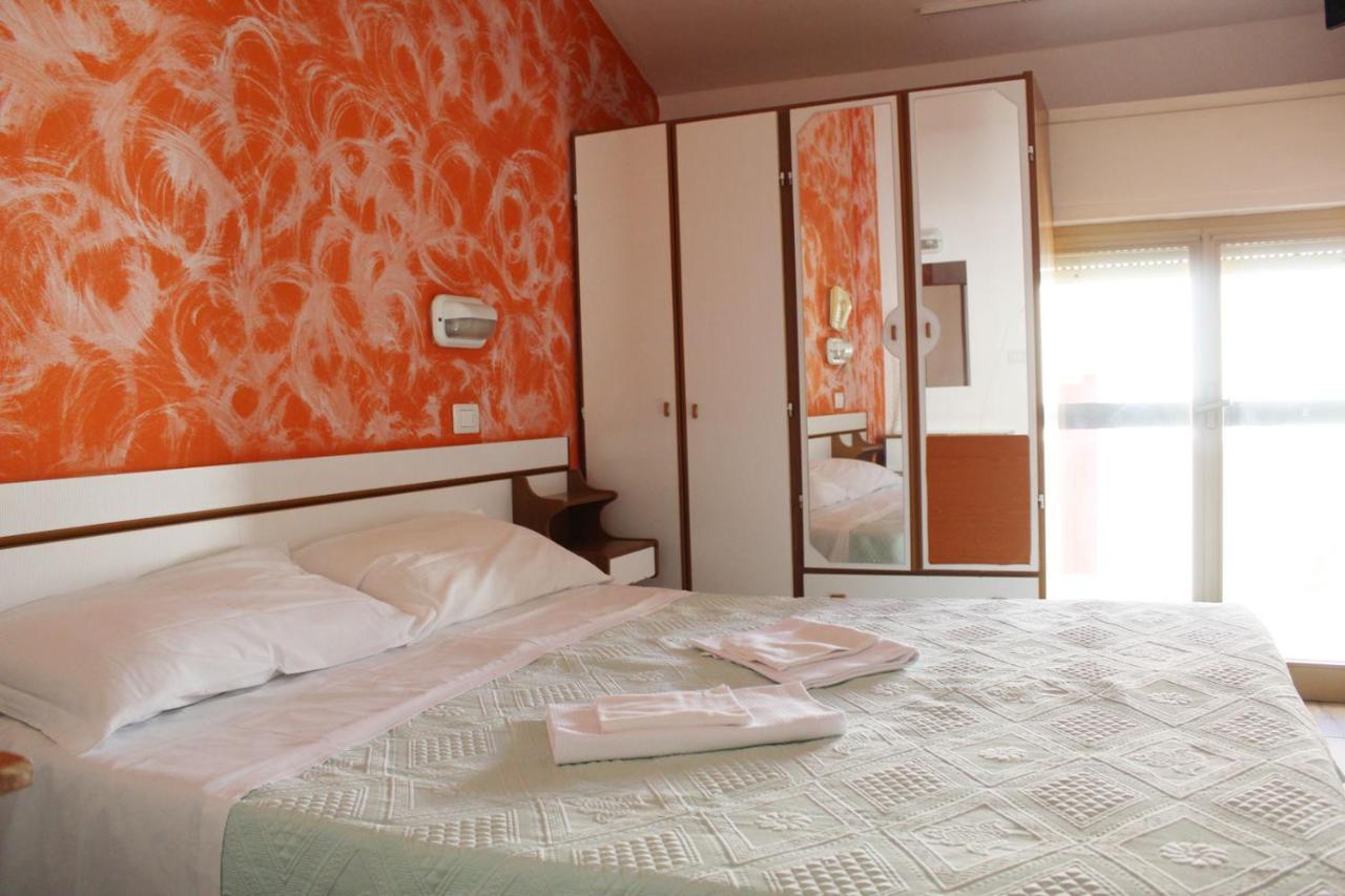 Hotel Luna Rimini Kültér fotó