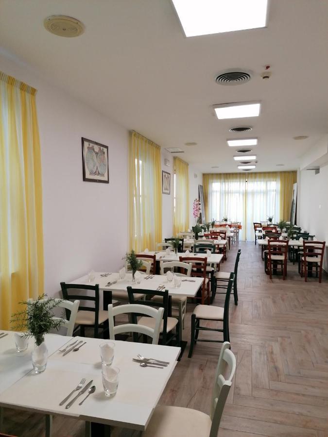 Hotel Luna Rimini Kültér fotó