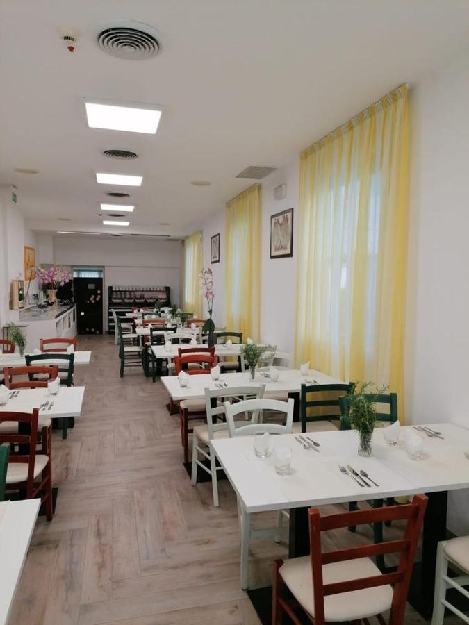 Hotel Luna Rimini Kültér fotó