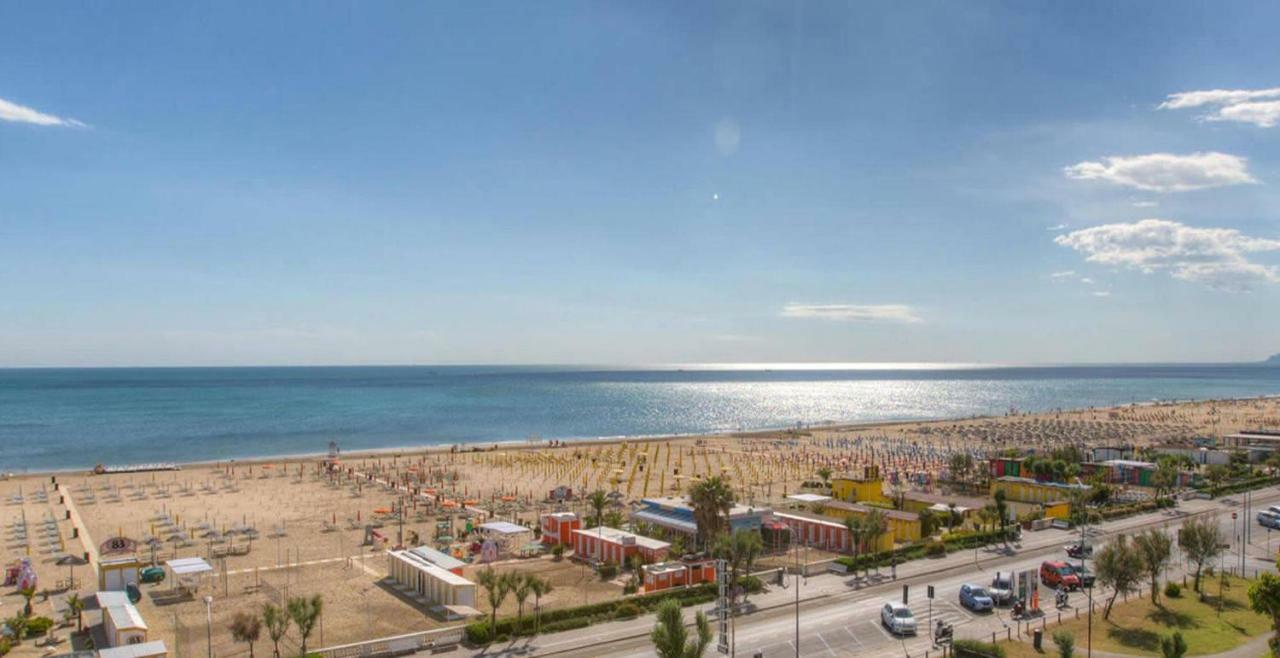Hotel Luna Rimini Kültér fotó